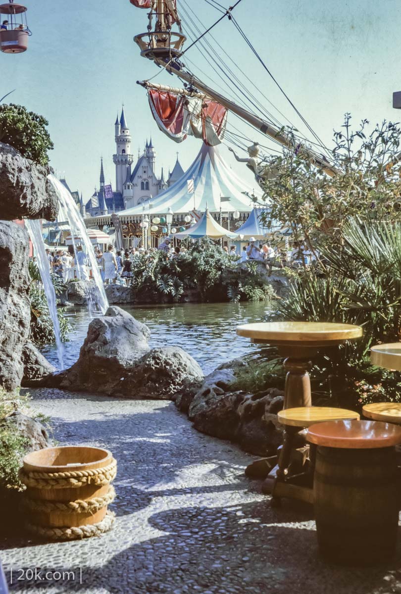 20k-1963-Anaheim-California-Disneyland-1