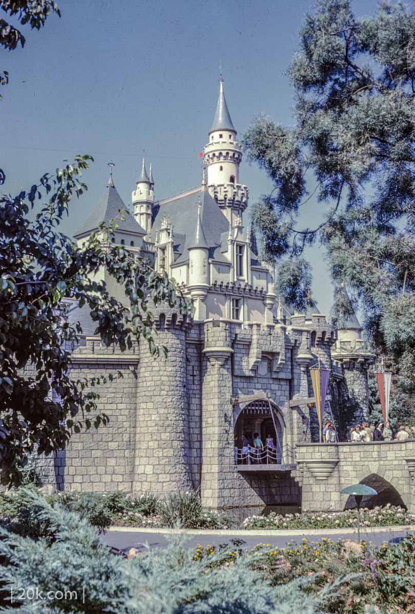 20k-1963-Anaheim-California-Disneyland-6